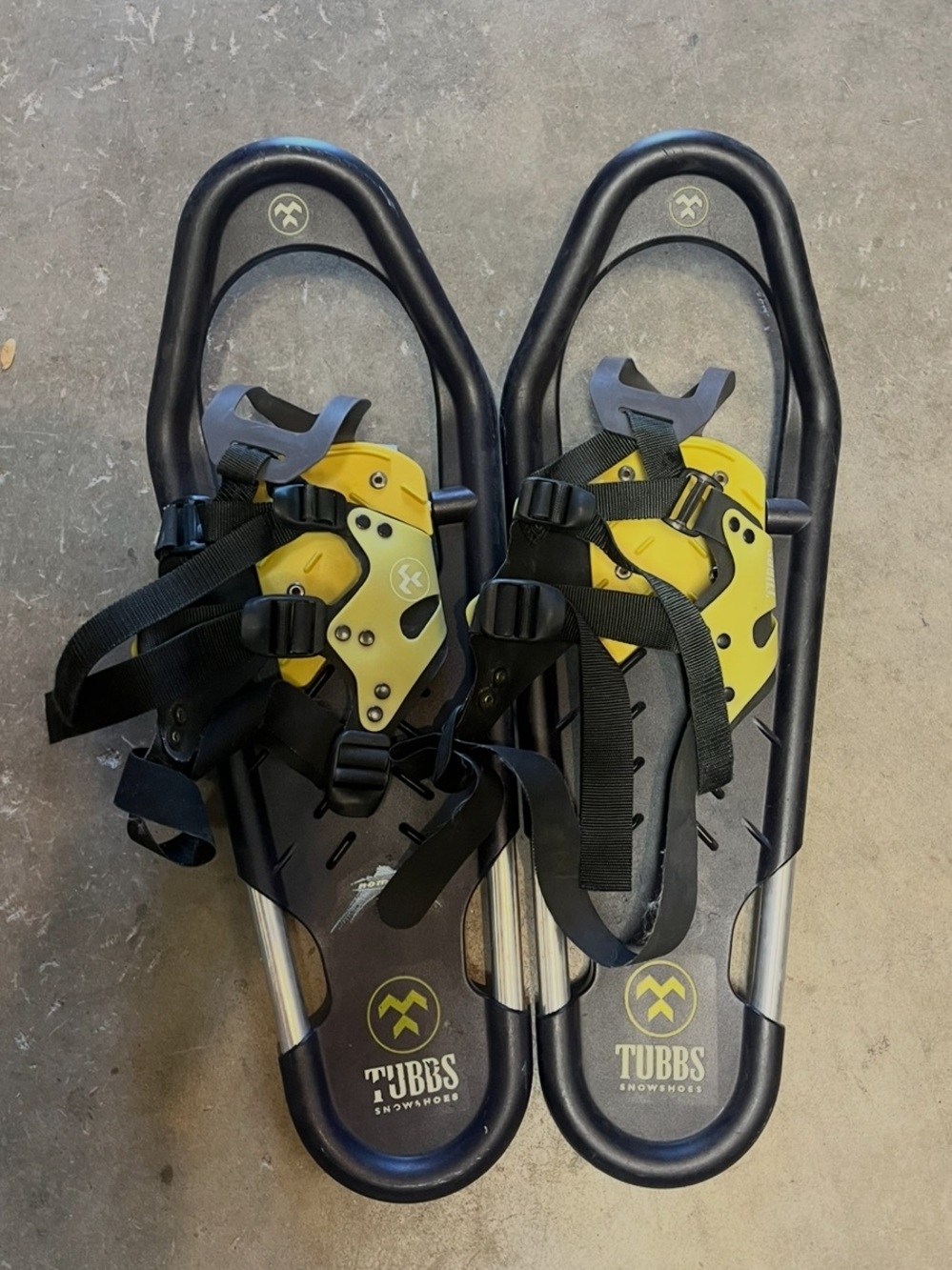 Tubbs 21” snowshoes